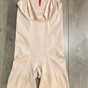 Spanx Slimmer And Shine Mid Thigh Open Bust Shaper Nude Bodysuit Size L